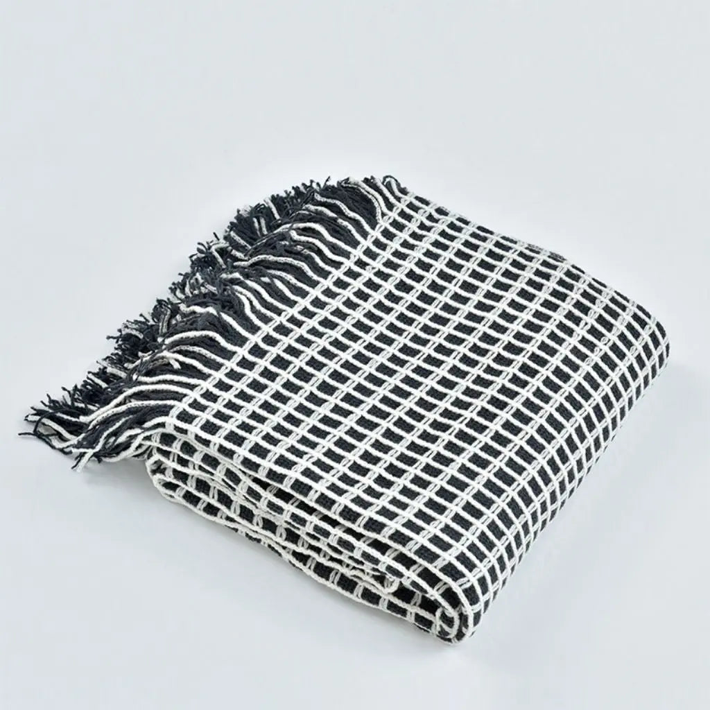 Lightweight tassel throw blanket with versatile design for travel and seasonal comfort