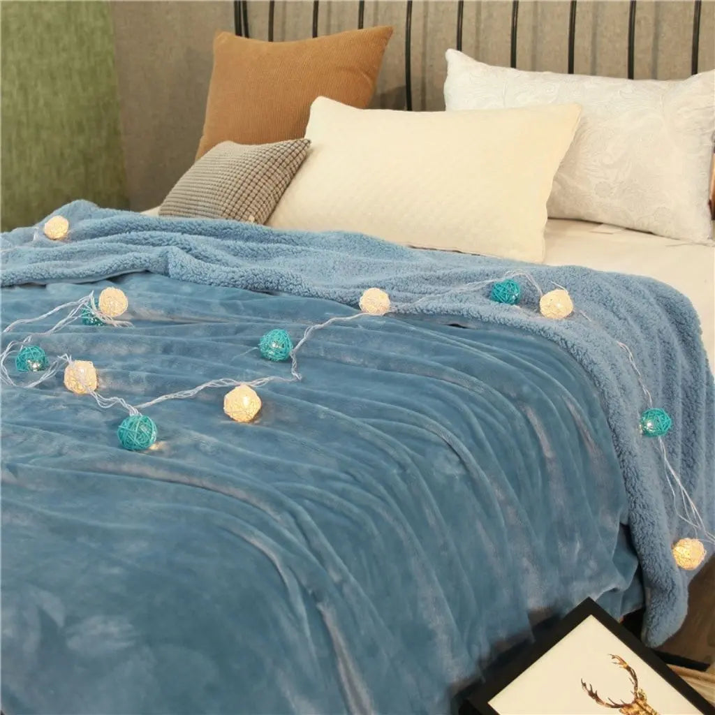 Dual layer sherpa lined fleece blanket with thick insulation and machine washable fabric