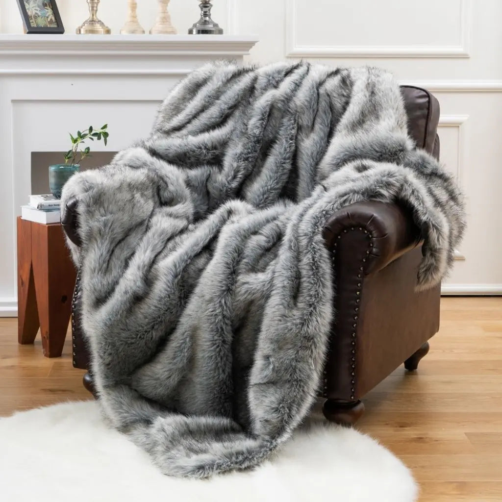 Thick insulating throw blanket with heavyweight acrylic construction
