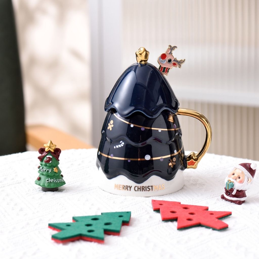 Christmas morning coffee mug with ceramic construction and decorative tree shaped lid