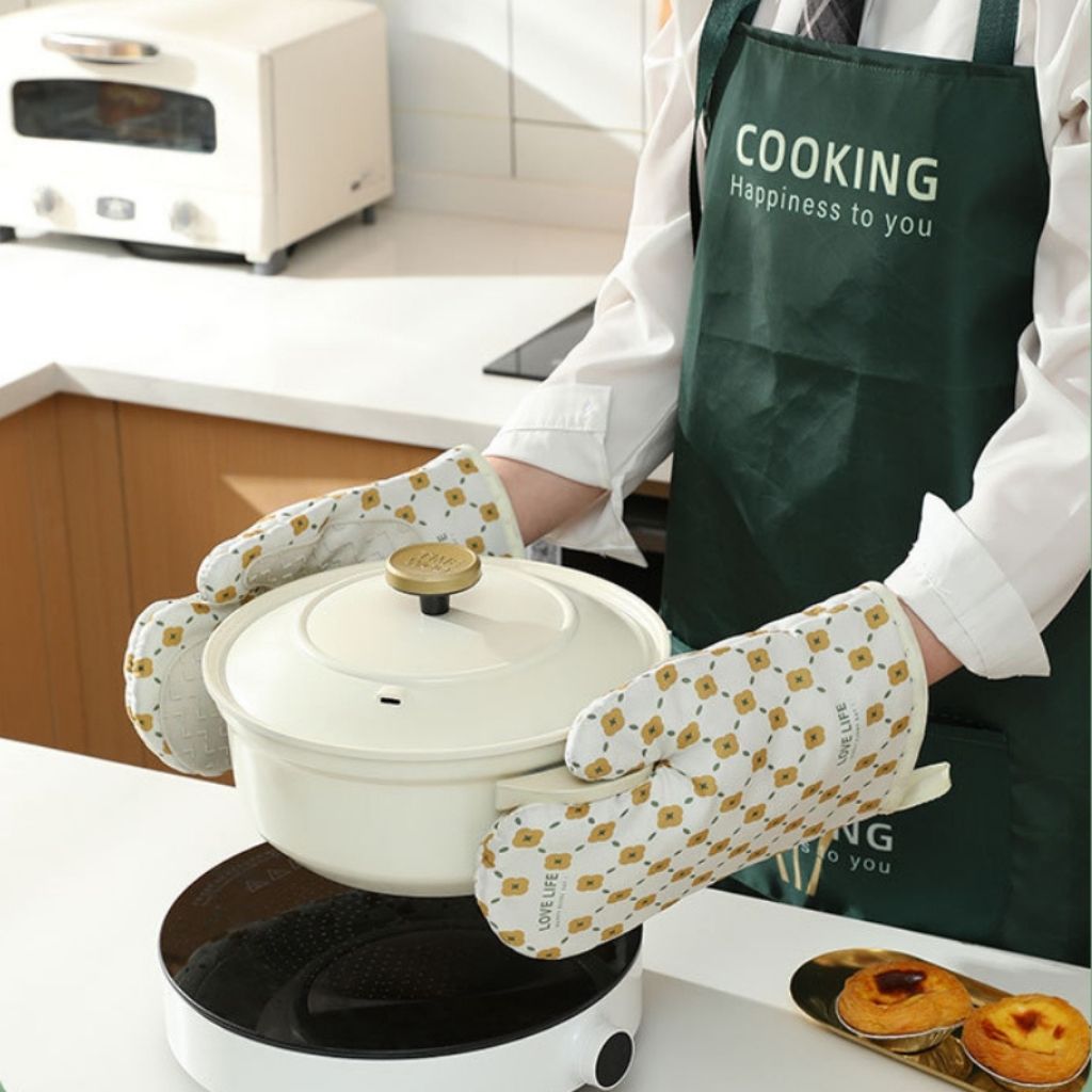 Cotton lined oven mitts offering thermal protection and comfort for extended kitchen use