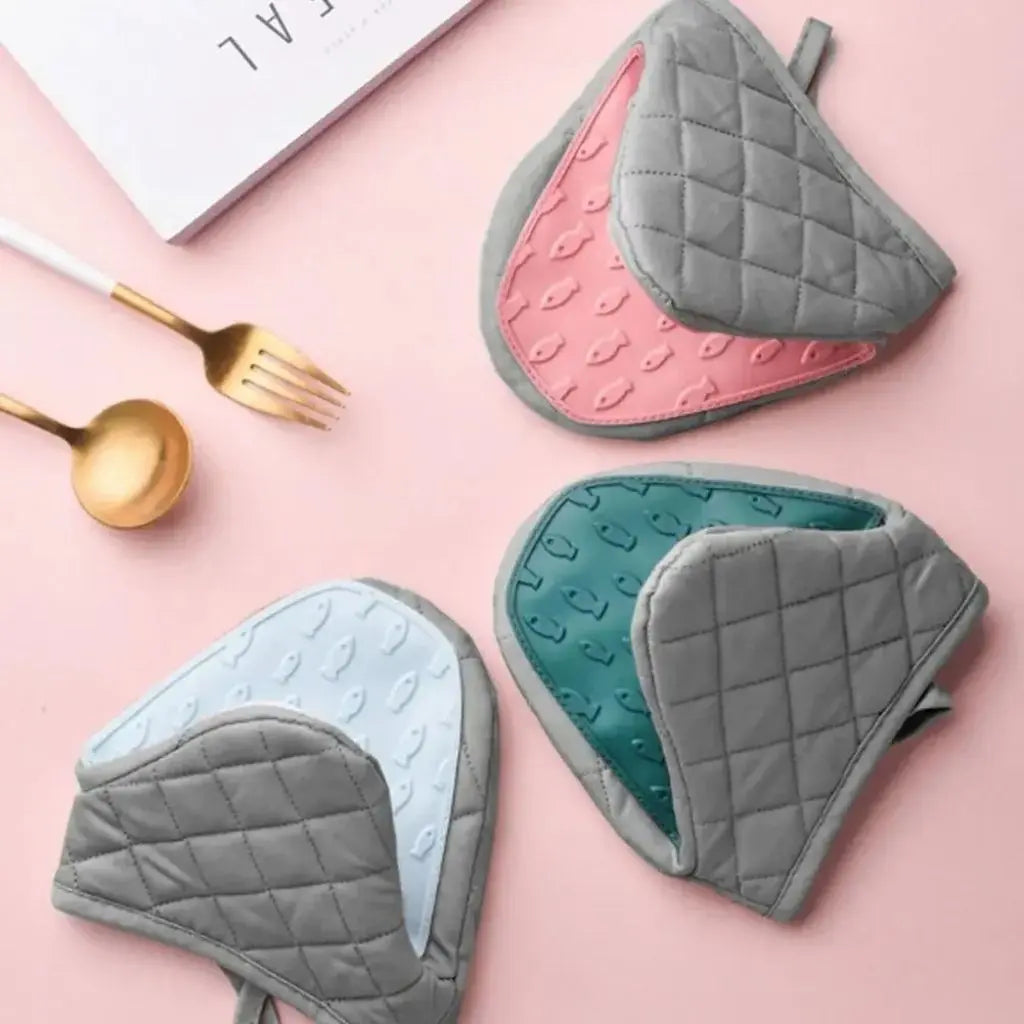 Heat resistant kitchen gloves featuring decorative fish pattern and non-slip silicone cotton surface