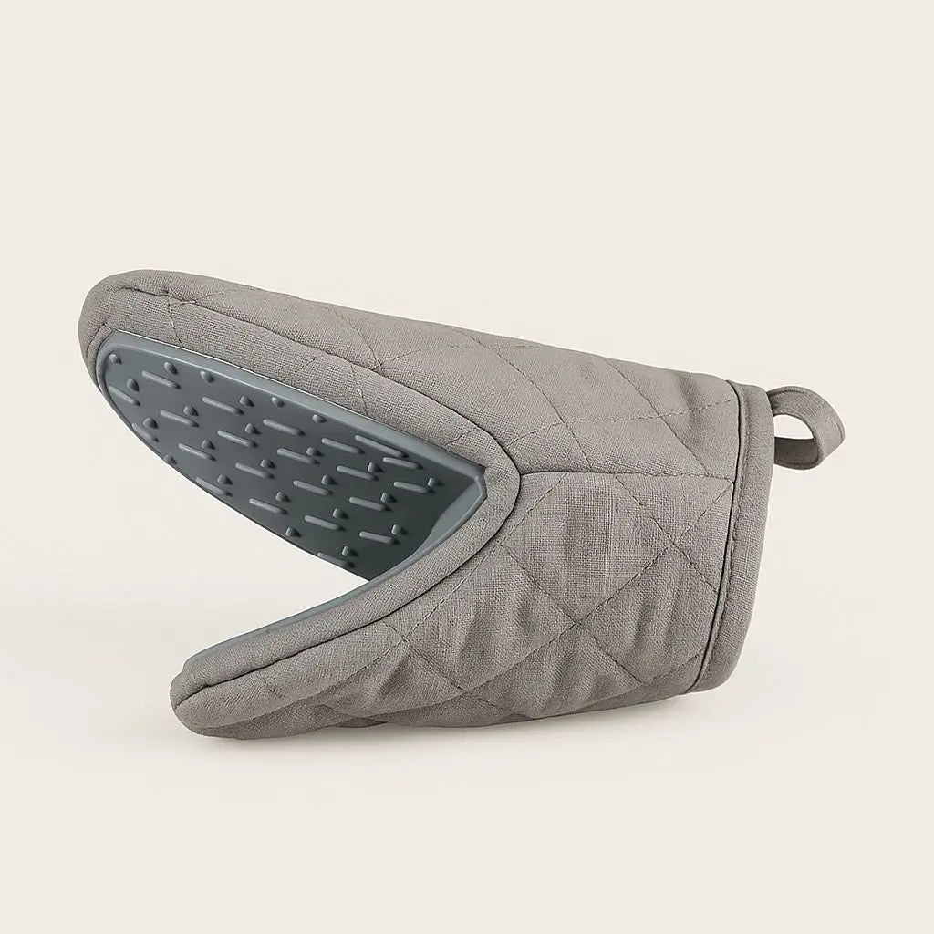 Kitchen safety gloves with decorative fish pattern and silicone cotton construction for heat protection