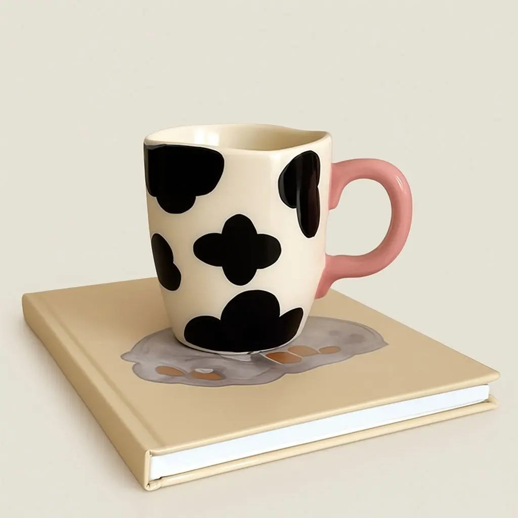 Cow coffee mug in ceramic with hand-painted farm theme, versatile kitchen cup and tea accessories