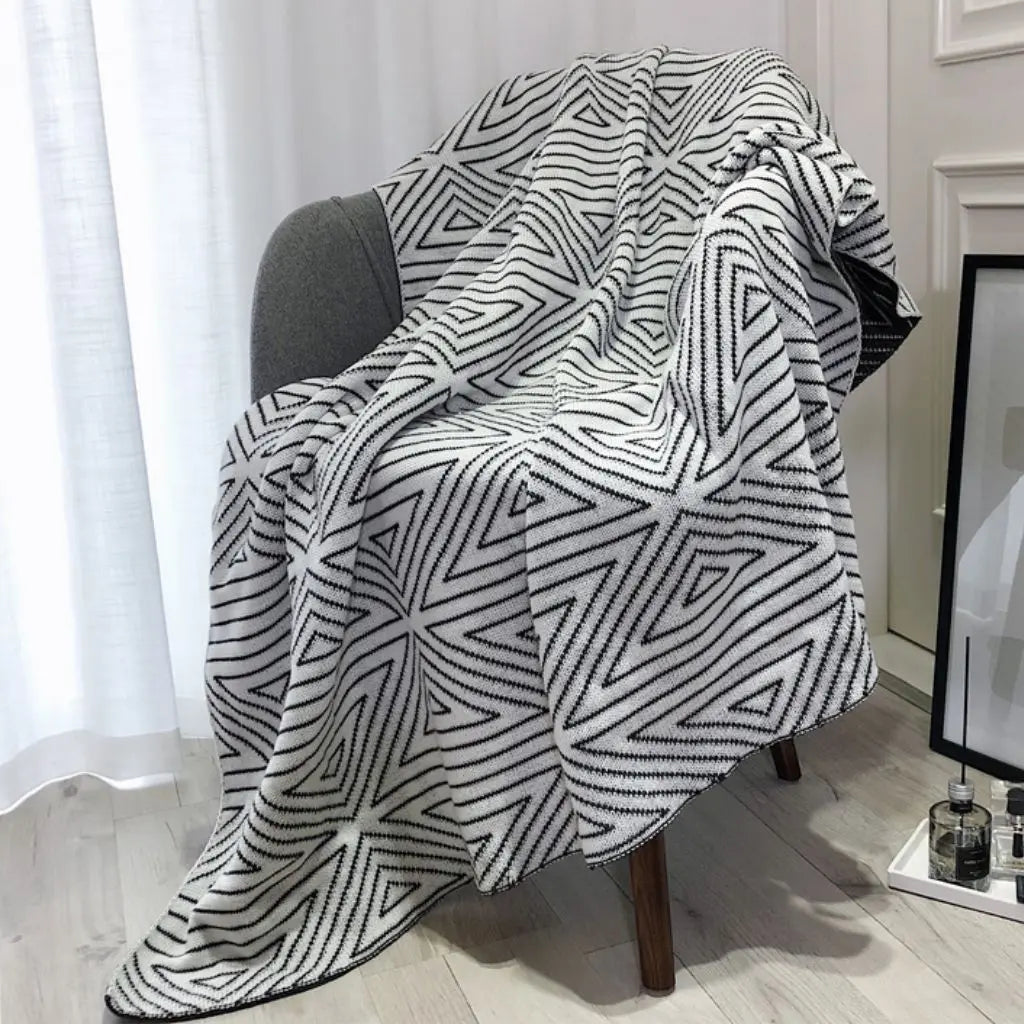 Acrylic knit throw 130x170cm showcasing authentic nordic pattern perfect for sofas and beds