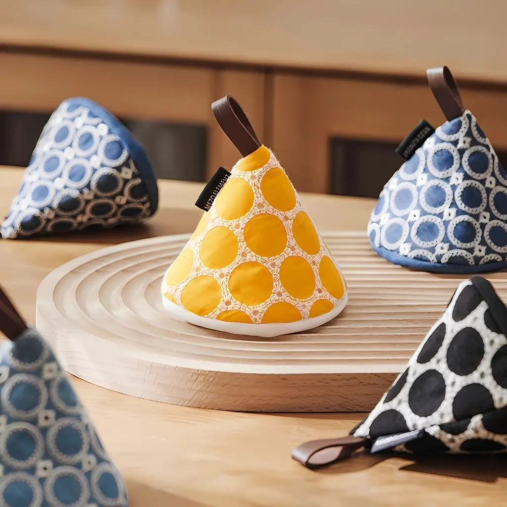 Quilted cone oven mitts with Nordic design, heat resistant up to 500°F for secure kitchen protection