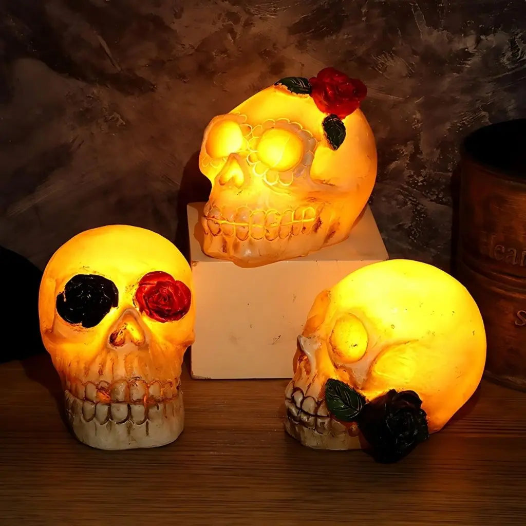 Compact skull lamp measuring 7cm, ideal tabletop Halloween decor for any spooky setup