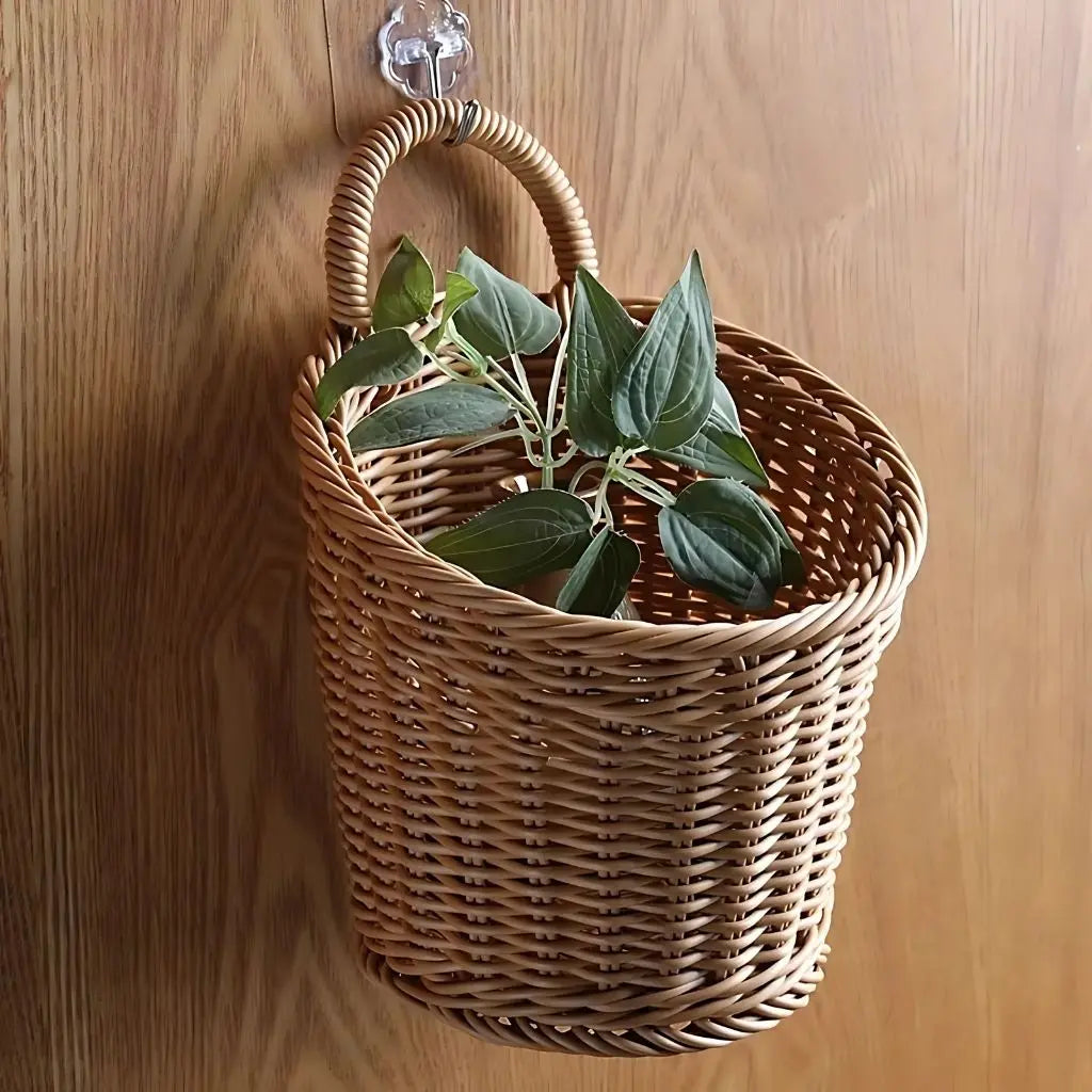 Wicker laundry basket with lid, natural rattan fibers perfect for home organization and storage