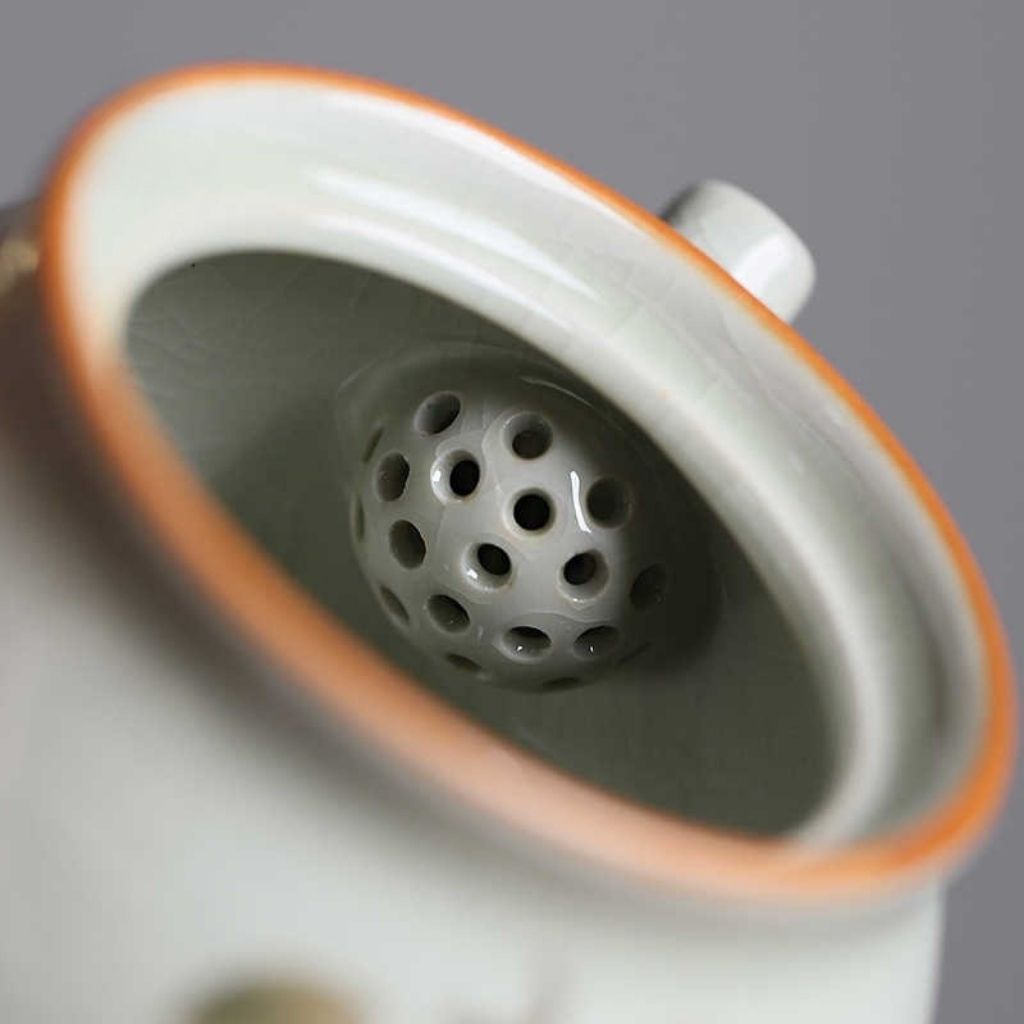 Side handle teapot in ceramic with crackle texture and wooden lid detail