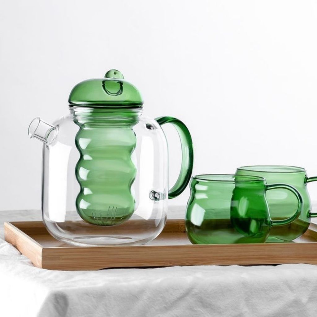Glass tea brewing pot with integrated mesh filter for smooth flavor extraction