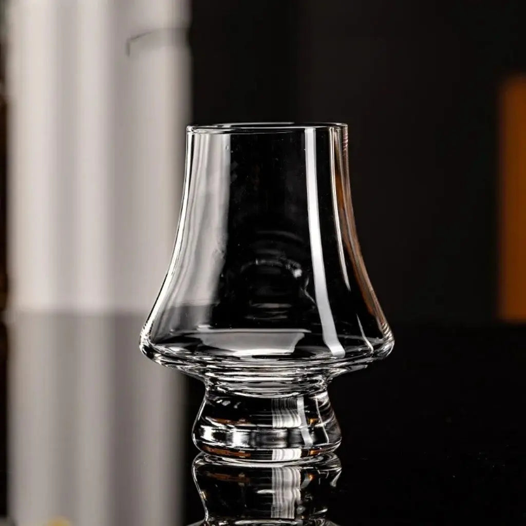 Crystal whiskey tasting glass 250ml capacity with curved design for optimal spirit appreciation