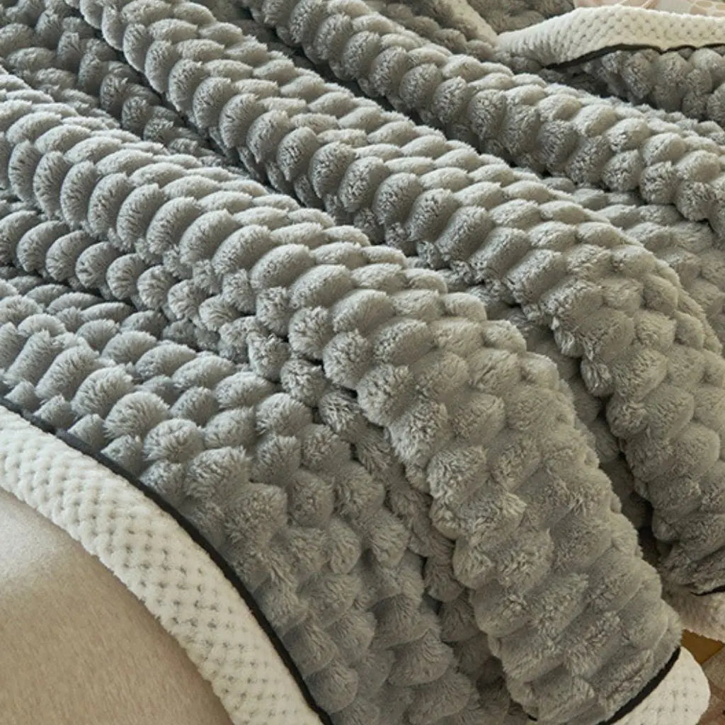 Clear borosilicate glass teapot with heat resistant construction for loose leaf tea brewing