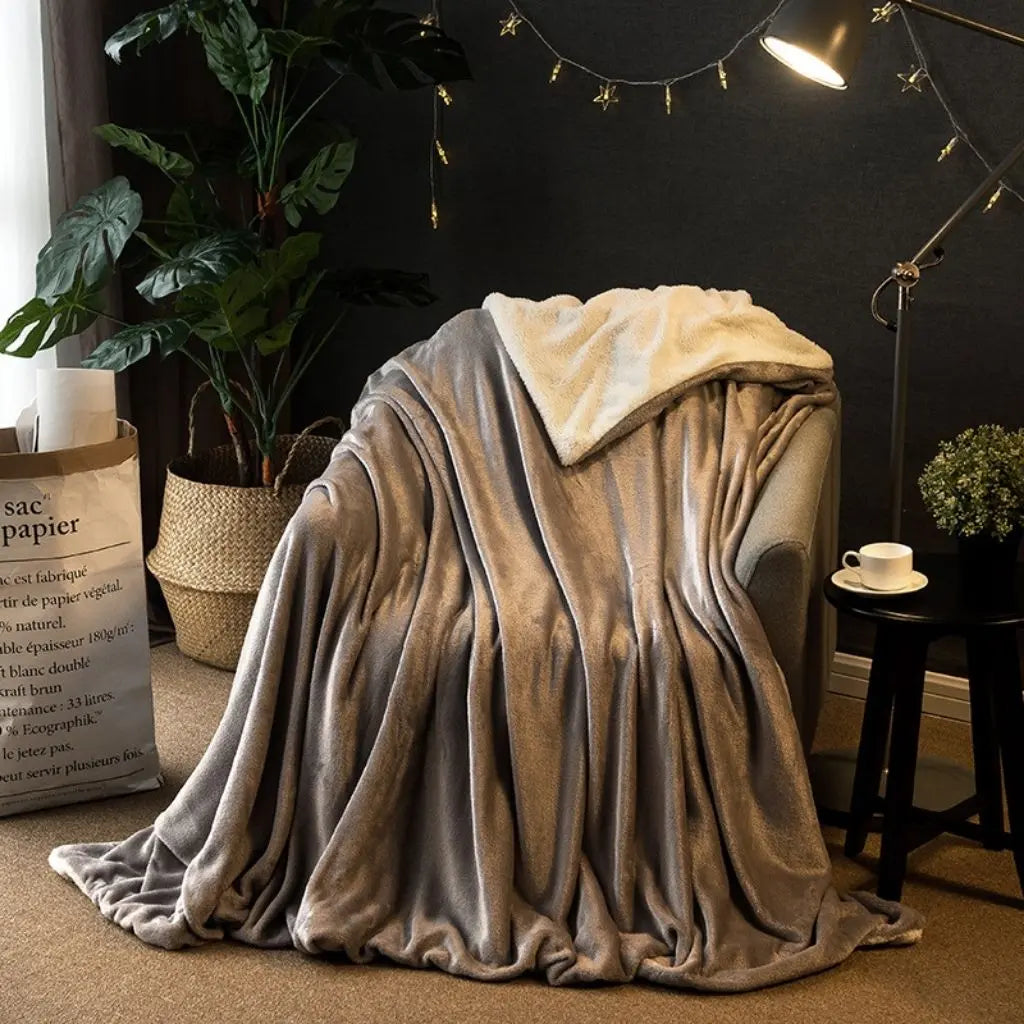 Textured sherpa throw blanket made from soft polyester for warmth and home decoration