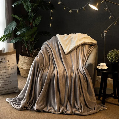 Textured sherpa throw blanket made from soft polyester for warmth and home decoration