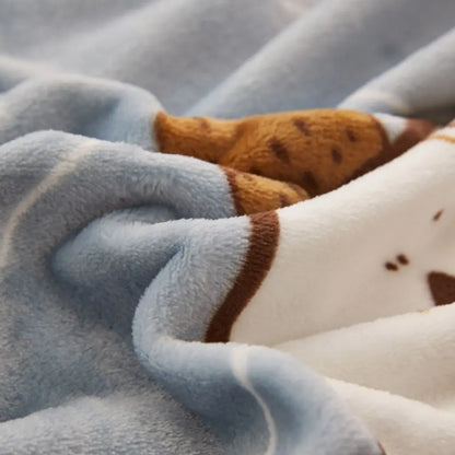 Machine washable polyester flannel blanket with charming bear motifs for living room and bedroom use