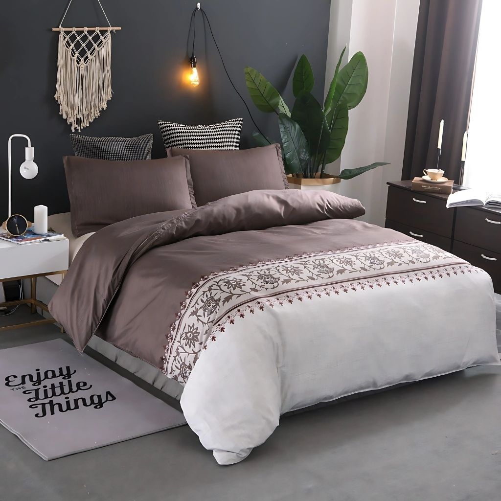  Polyester fiber duvet cover featuring intricate floral border design with easy-care washable fabric