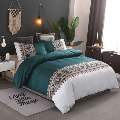  Complete bedding set with floral duvet cover and matching pillowcases in durable polyester fabric