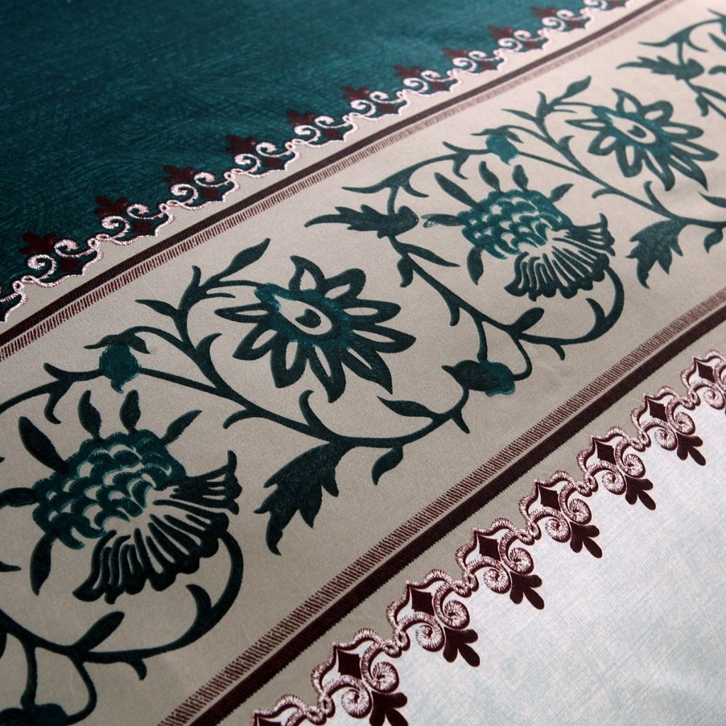  Duvet cover collection with distinctive floral design border using plain weave polyester construction