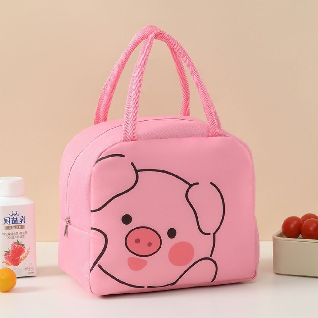 Spacious 6L lunch bag demonstrating large capacity for meal prep and family food storage needs.