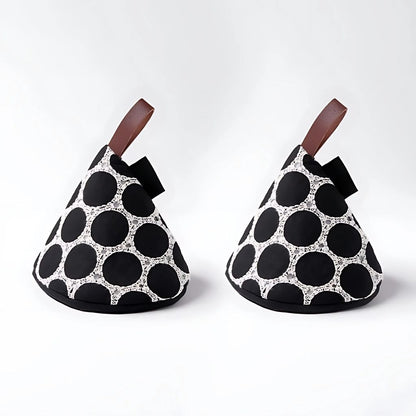 Cone-shaped quilted oven mitts with Nordic styling, designed for heat resistant kitchen protection