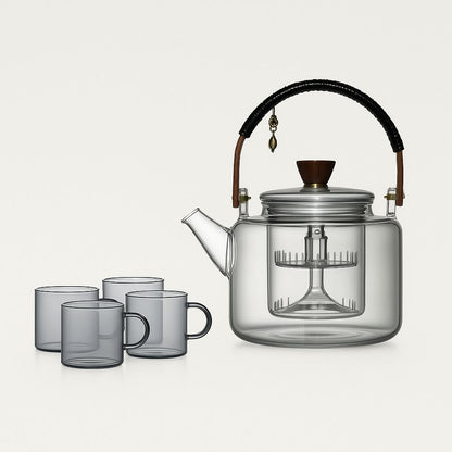 Heat resistant borosilicate glass teapot with ergonomic handle and smooth spout