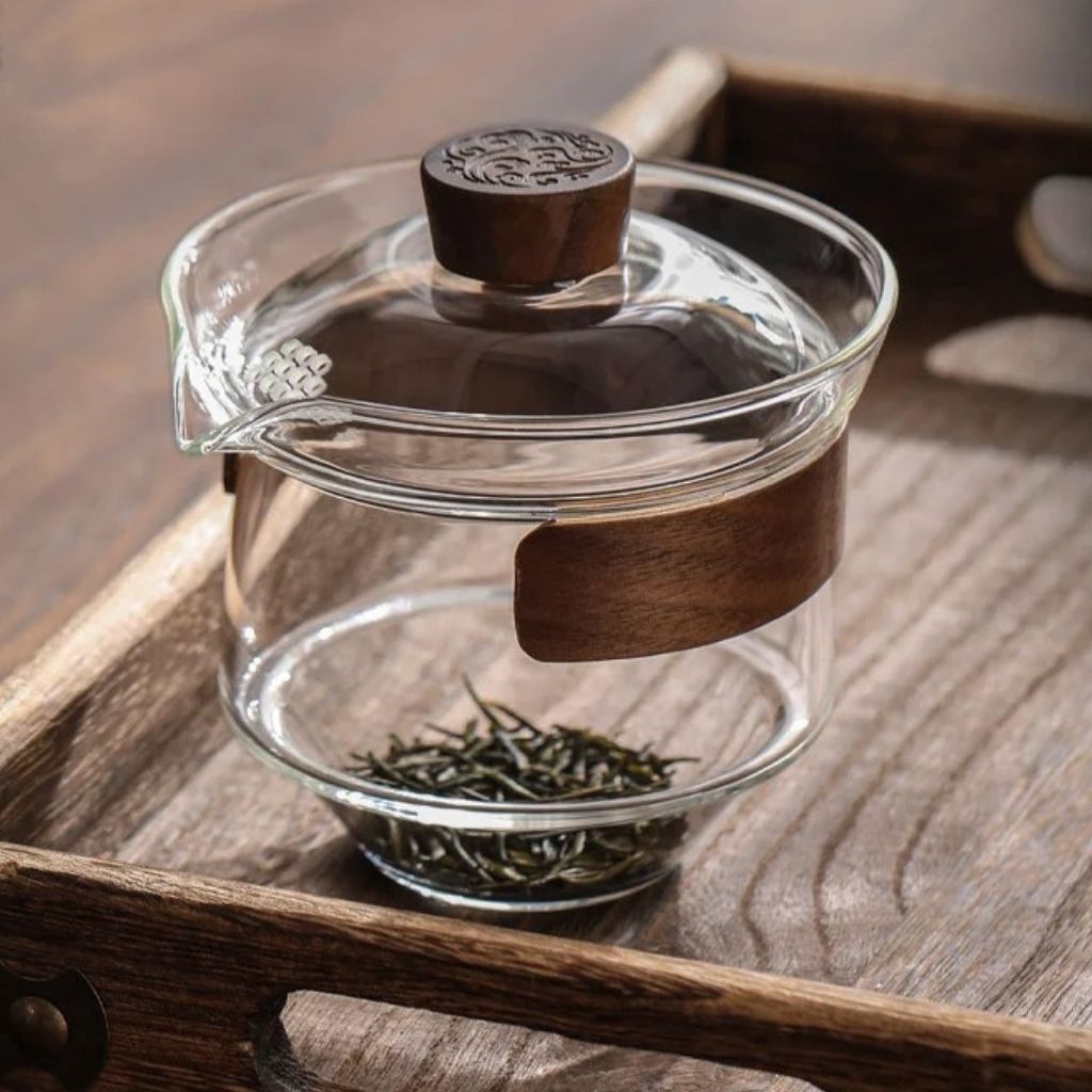 Traditional Chinese gaiwan made from borosilicate glass for oolong and green tea