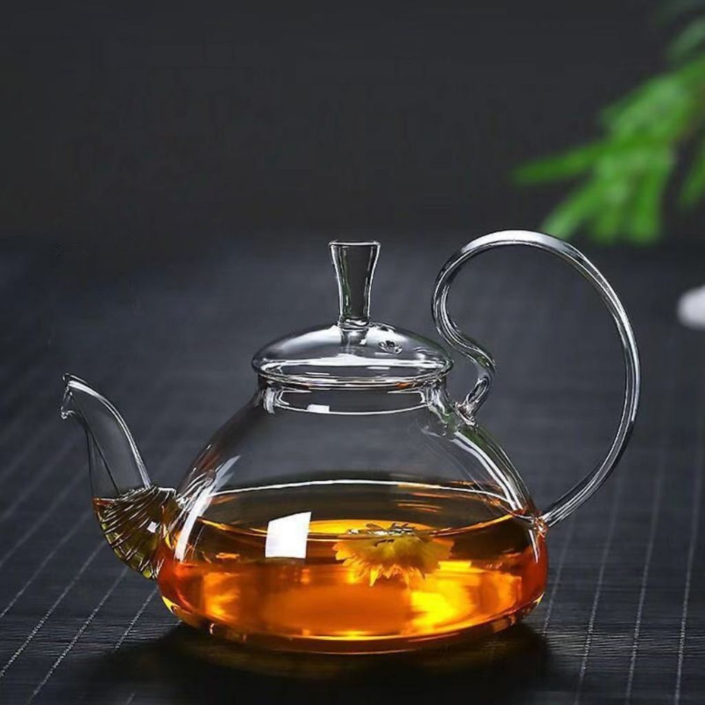 Clear glass teapot with built in infuser and drip free pouring spout