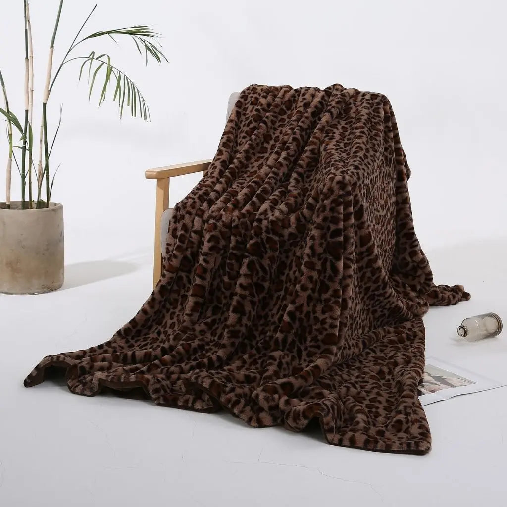 Decorative polyester throw blanket with bold patterning perfect for sofa accent
