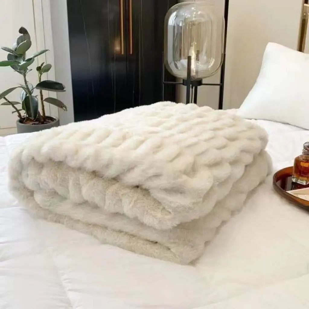 Soft faux fur fleece throw blanket with bubble texture for home decor