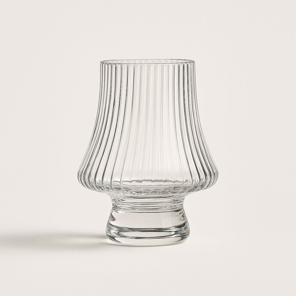  Crystal whiskey tasting glass with curved design enhances aroma, 250ml capacity for spirits and brandy